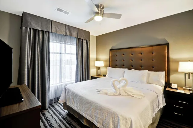 جناح بسرير كينج مع أريكة لذوي الإعاقة، Homewood Suites By Hilton Cincinnati West Chester 1/2