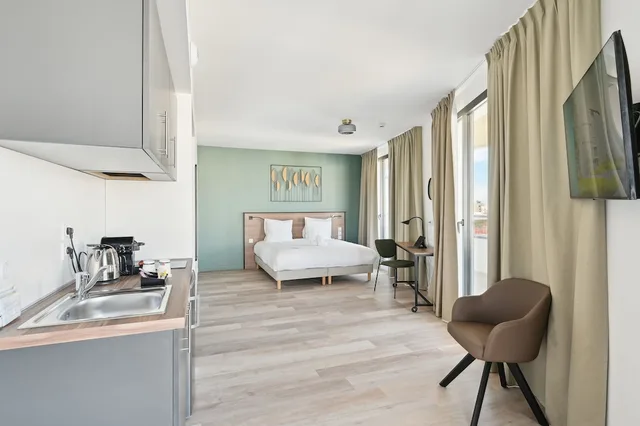 Executive, Studio, King Bed, Terrace, All Suites Appart Hotel Paris Ouest Colombes 5/5