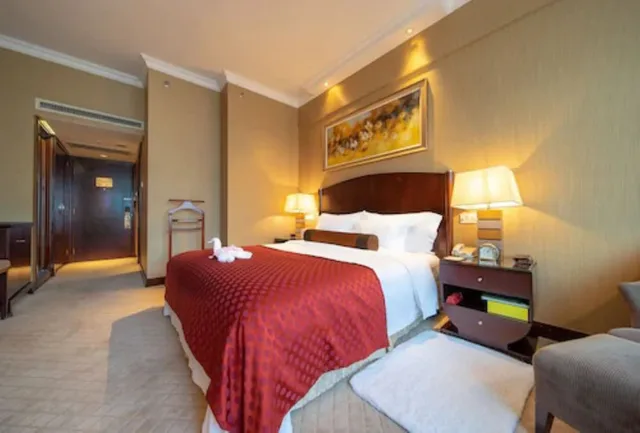 Deluxe King Size Bed Room H، GRAND INTERNATIONAL HOTEL 7/10