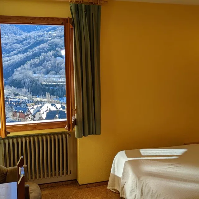غرفة ثلاثية، Hotel Vicente 2/8