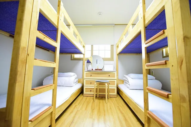 سكن مشترك بأربعة أسرّة وأسرّة بطابقين للرجال، Ganderak Guesthouse - Hostel 1/2