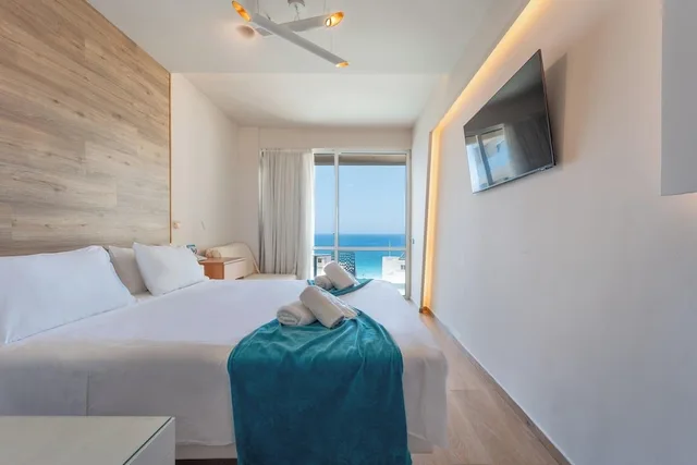 Pool, Twin Beds, Partial Sea View، Arte Hotel 1/4