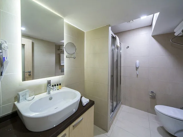 جناح ديلوكس، Molton Monapart Mecidiyekoy 2/2