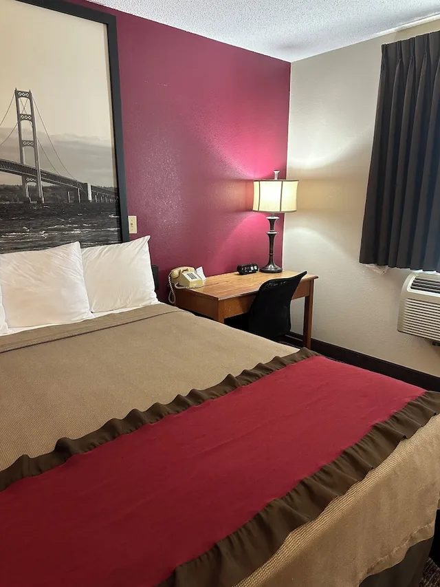 غرفة بسرير كينج لذوي الإعاقة، Super 8 by Wyndham West Branch 2/6