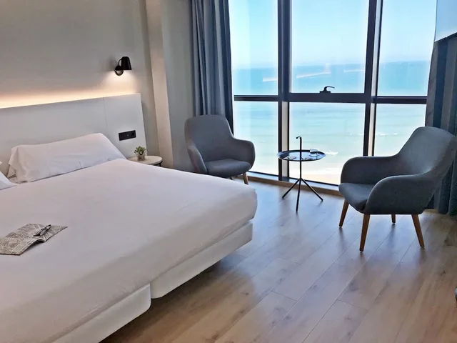 Family, King Bed, Beach View, Principe de Asturias Hotel 4/6