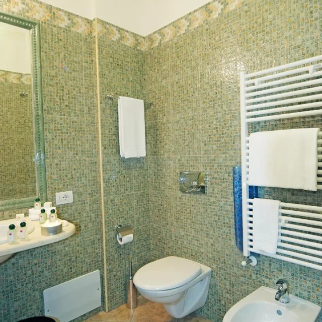 غرفة ثلاثية، Hotel Del Corso 2/4