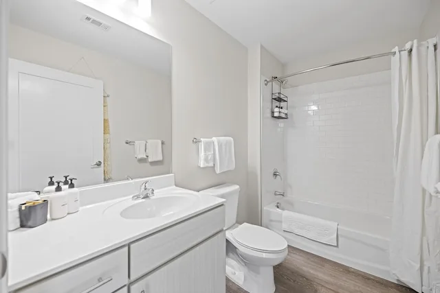 1 Bedroom, Deluxe, Queen Bed, City View, Placemakr Premier SoBro 2/3