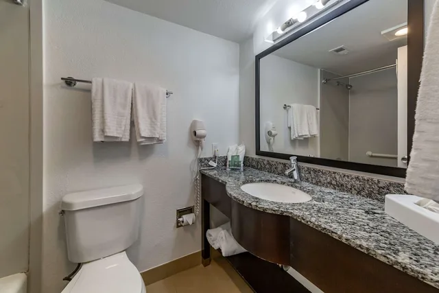 Standard, King Bed, Courtyard View, Best Western Palm Beach Lakes 8/8