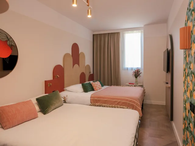 غرفة ثلاثية بسرير مزدوج مع أريكة، Ibis Styles Sevilla City Santa Justa 1/4