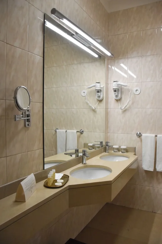 جناح بسرير مزدوج وسريرين منفصلين، Hotel Toural 9/9