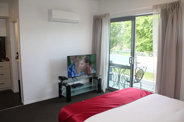 Studio, Twin Beds, Bealey Plaza Motel 2/3
