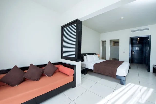 Comfort, Deluxe, King Bed, Reef Oasis Beach Resort 4/10