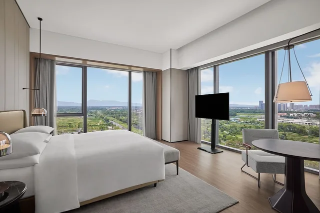 Executive, King Bed, Lake View, Sheraton Chengdu Pidu 5/10