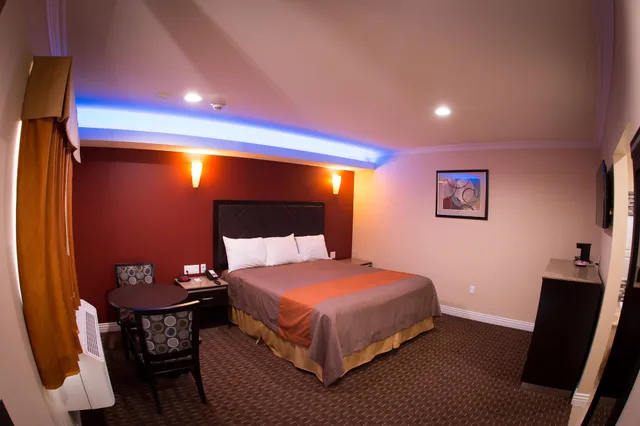 جناح فاخر بسرير كينج بحوض جاكوزي، Diamond Bell Inn And Suites 3/10
