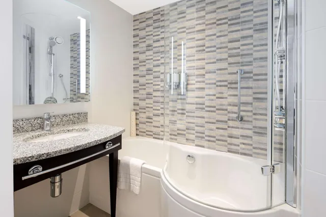 غرفة قياسية بسريرين منفصلين، Hampton By Hilton London Stansted Airport 3/3