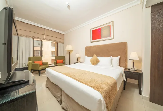 شقة ديلوكس بسرير كينج وسريرين منفصلين بإطلالة على المدينة بغرفتي نوم، Mercure Dubai Barsha Heights Hotel Suites and Apartments 9/13