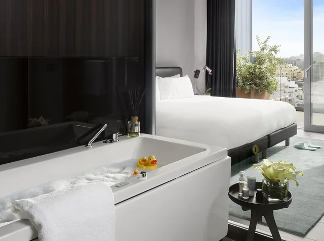 جناح دوبلكس بسريرين منفصلين وسريرين كينج، Intercontinental Malta 3/6