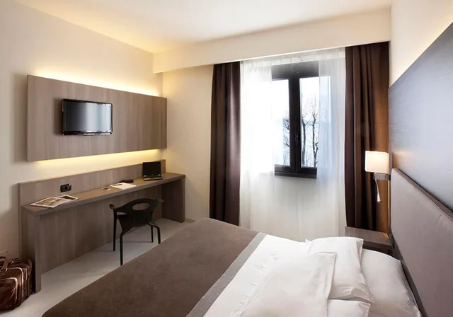 Superior, Queen Bed, Partial Lake View، Hotel Giardino 5/6
