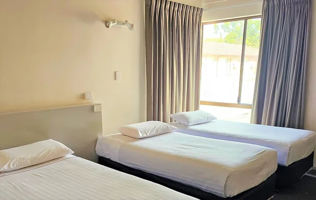 غرفة عائلية بسرير كوين وسريرين منفصلين بغرفة نوم واحدة، Sanno Marracoonda Airport Hotel 1/5