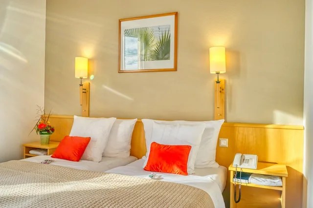 غرفة قياسية بسرير كوين بإطلالة على البحيرة، Hotel Bon Rivage 8/10