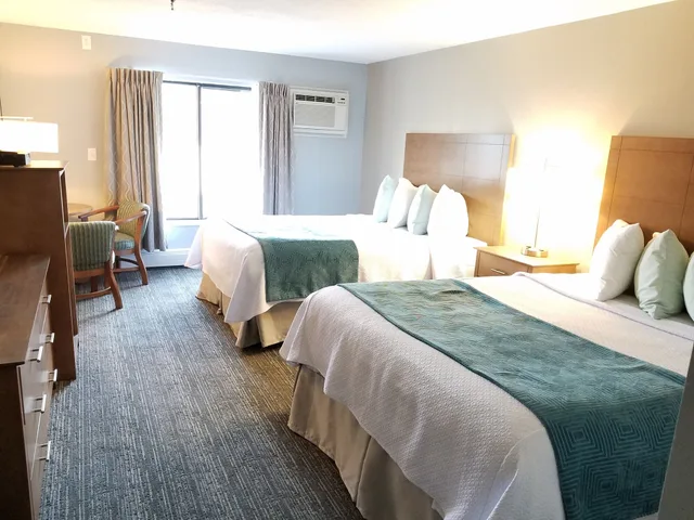 غرفة قياسية بسريرين كوين، Hampton Village Resort 3/8