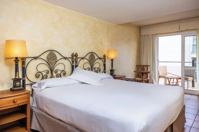 غرفة قياسية بسريرين منفصلين بشرفة، Vila de Tossa - Adults Only 4/7