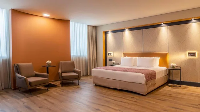 غرفة بريميوم بسريرين مزدوجين مع سرير إضافي، NH Collection Mexico City Airport T2 1/4