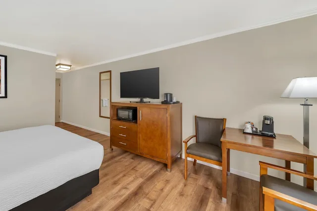 Standard, King Bed, Accessible, Best Western Plus Northwoods Inn 7/10