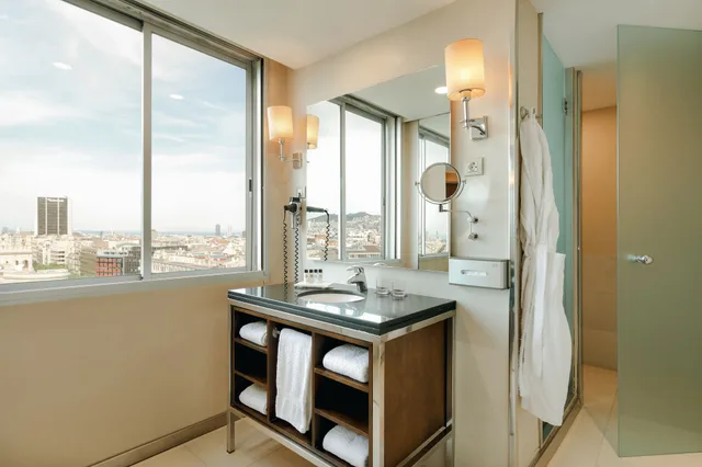 جناح جونيور بثلاثة أسرّة بإطلالة على المدينة مع سرير إضافي، Hotel Hesperia Barcelona Presidente 6/8