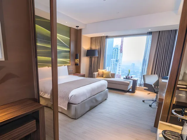 Deluxe Room, Marco Polo Ortigas Manila 2/2