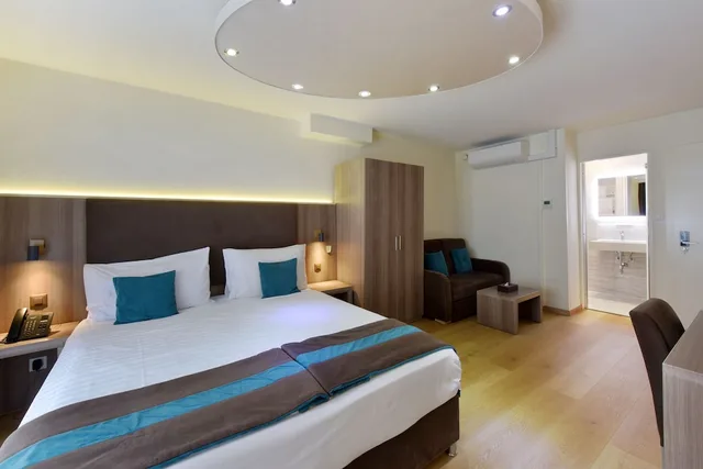 غرفة سوبيريور بسرير مزدوج أو سريرين منفصلين، Hotel Rousseau Geneva 1/4