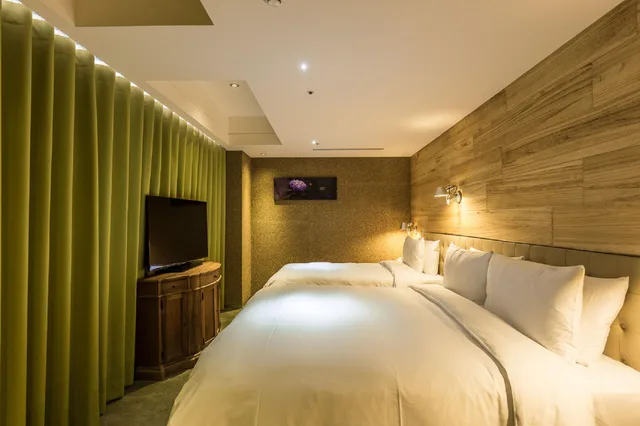 غرفة ثلاثية، Inhouse Hotel Taichung 1/2