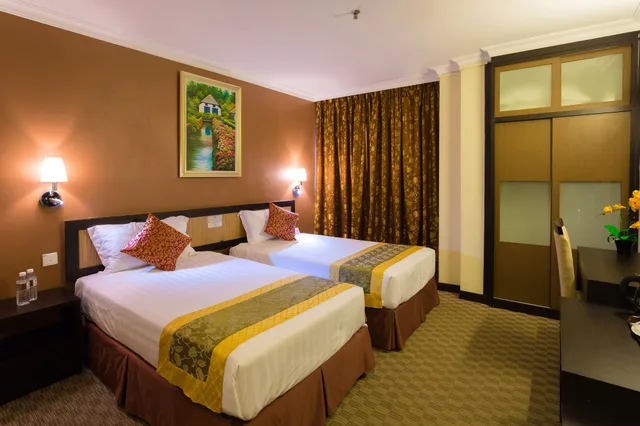 Deluxe, Twin Beds, Hallmark Hotel Leisure 1/3