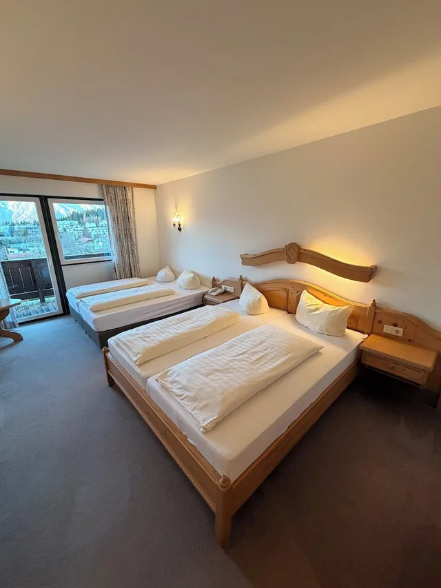 غرفة قياسية رباعية بإطلالة على الجبل بشرفة، Gruberhof Hotel 9/10