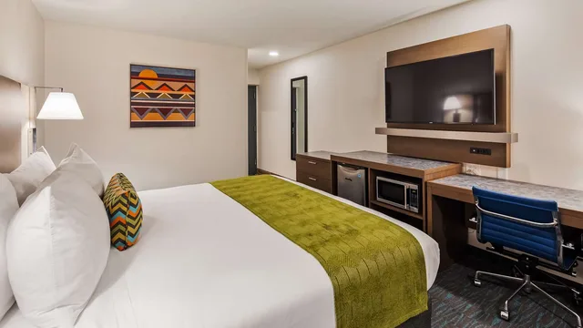غرفة بسرير كينج، Best Western Plus Yuma Foothills Inn & Suites 2/4