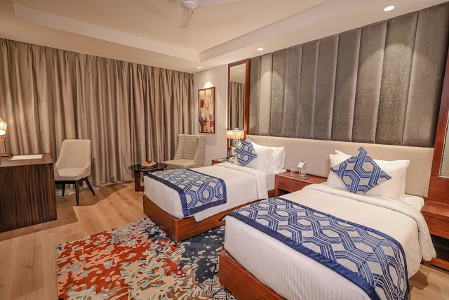 غرفة تنفيذية بسريرين منفصلين، HOTEL SOFTEL PLAZA 1/4