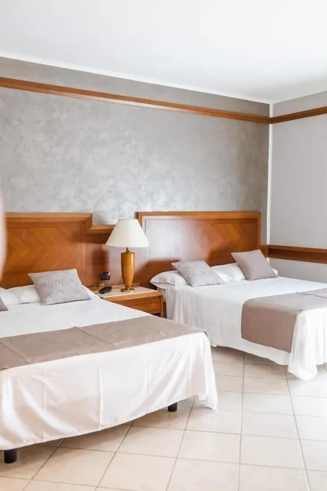 غرفة سوبيريور بسريرين منفصلين بإطلالة على الحديقة بشرفة، Hotel Le Palme 2/3