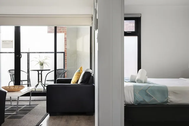 شقة بسرير كوين بشرفة بغرفة نوم واحدة، RNR Serviced Apartments North Melbourne 3/5