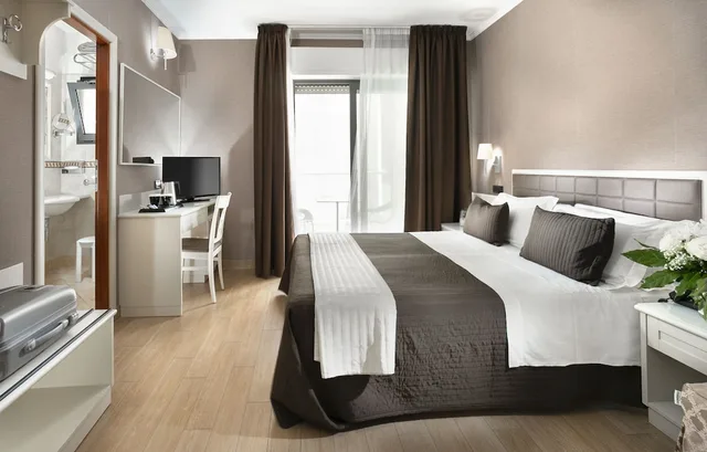غرفة سوبيريور بثلاثة أسرّة، Hotel Ambasciatori 2/3
