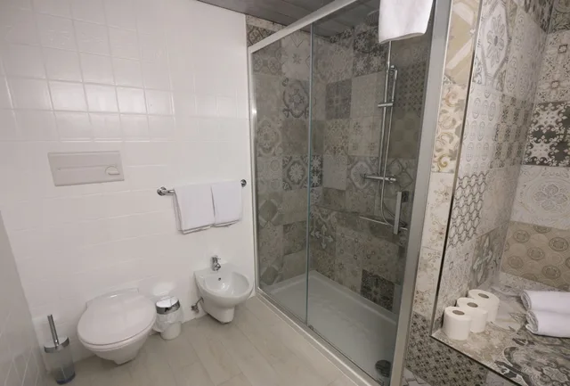 غرفة ثلاثية بسرير مزدوج وسرير فردي، Family Hotel Schloss Rosenegg 3/6