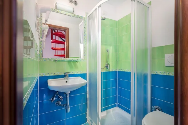 غرفة قياسية رباعية بسرير مزدوج وسريرين منفصلين، Casa Micol 2/3