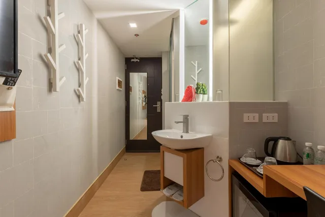 غرفة بريميوم بسرير مزدوج، Selah Pods Hotel Manila 3/5
