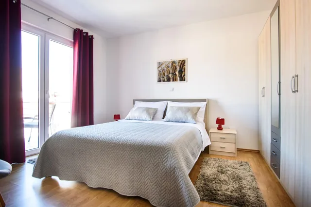 جناح فاخر بشرفة، California Apartments 2/5