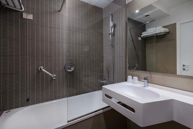 Junior Suite, Double Bed, Crowne Plaza St Peter S 5/6