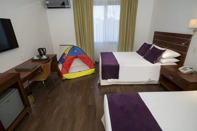 Master, 2 Queen Beds، Saint George Hotel 7/7