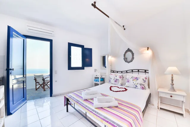 غرفة قياسية بسريرين منفصلين بإطلالة على البحر، Agnadi Villa 3/10