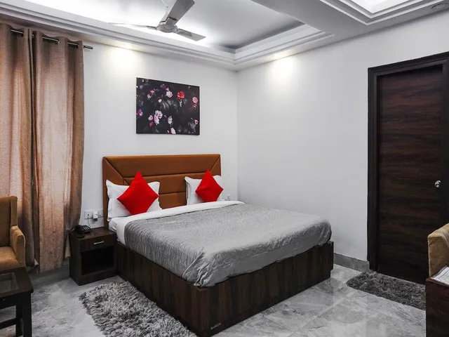 Super, Deluxe، Hotel Delhi Aerocity 2/2