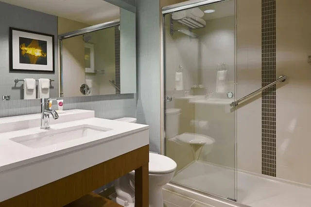 غرفة بسرير كينج بإطلالة مع أريكة، Hyatt Place Toronto Mississauga Centre 4/5