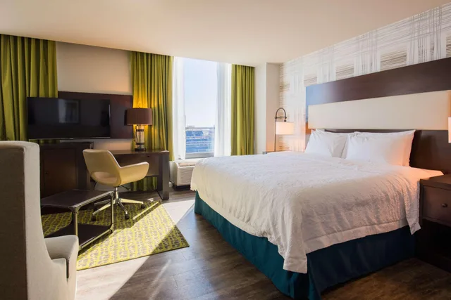 استوديو بسرير كينج لذوي الإعاقة، Hampton Inn and Suites Washington DC Navy Yard 2/2