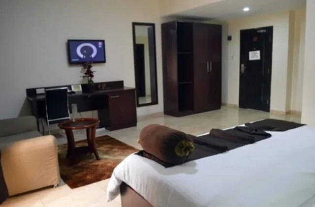 Deluxe, King Bed, City View, De Santos Hotel 3/3
